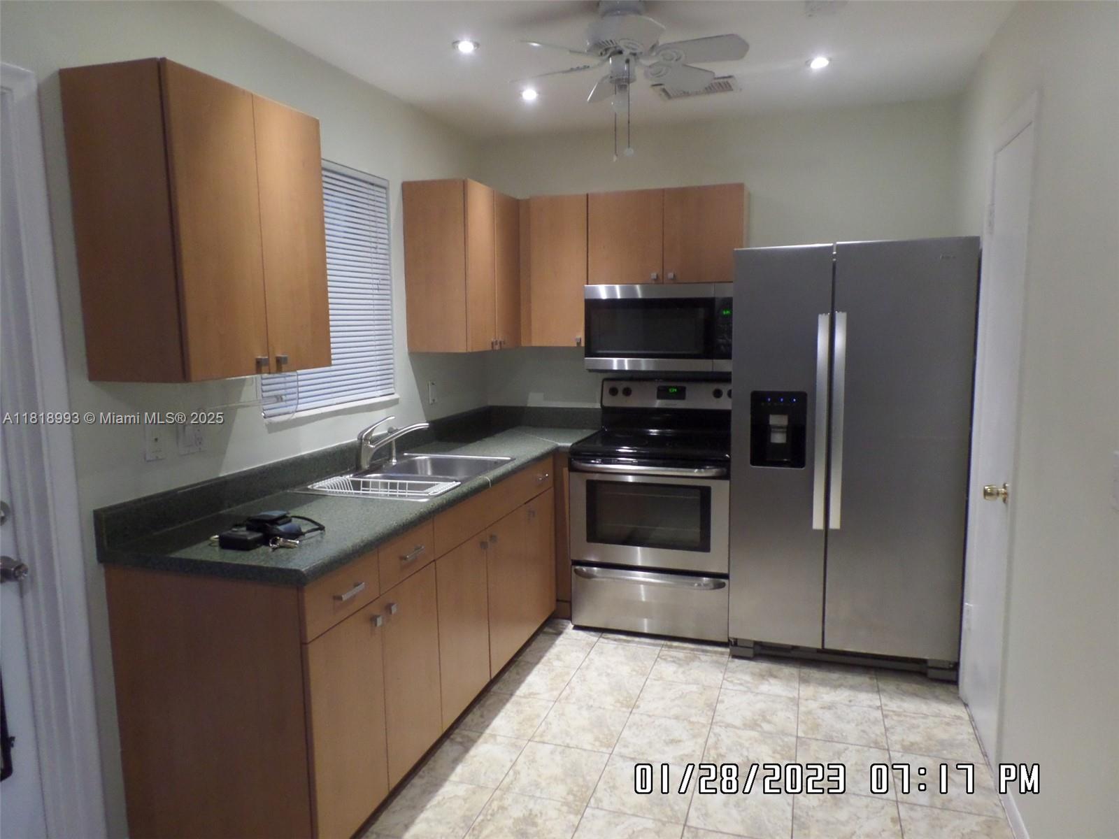 Rental Property at 2222 Jackson St 1E, Hollywood, Broward County, Florida - Bedrooms: 2 
Bathrooms: 1  - $1,900 MO.