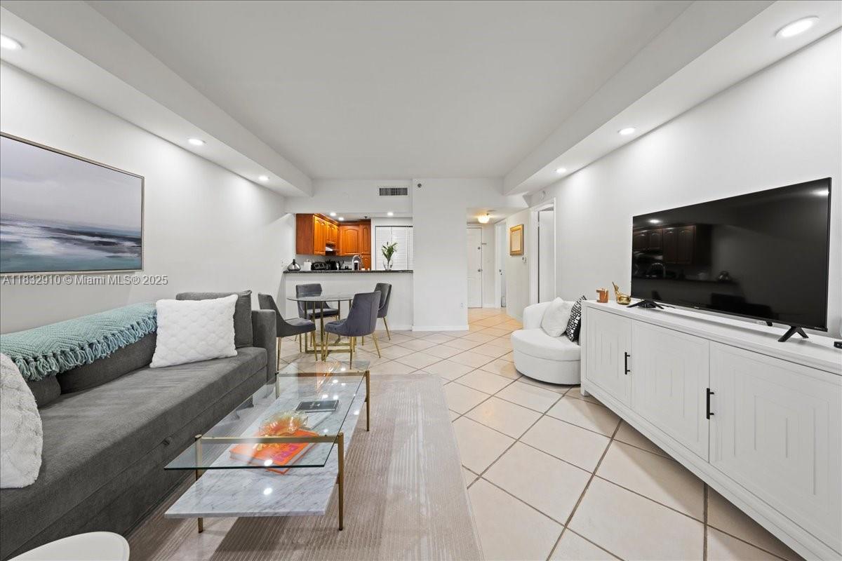 540 Brickell Key Dr 412