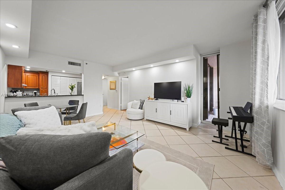 540 Brickell Key Dr 412