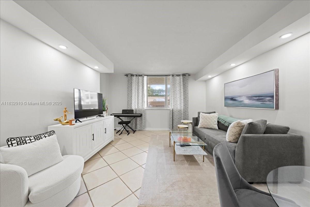 540 Brickell Key Dr 412