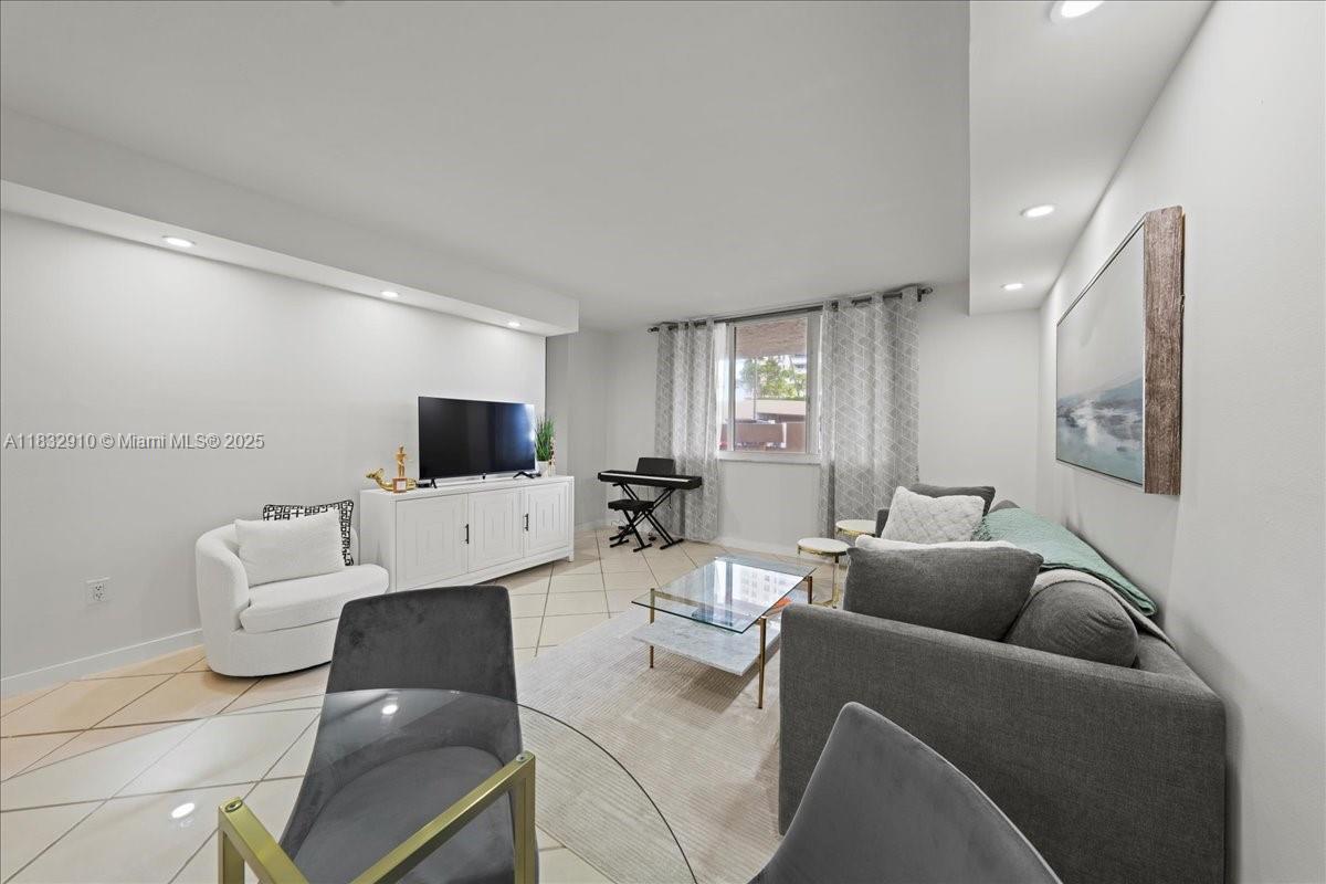 540 Brickell Key Dr 412