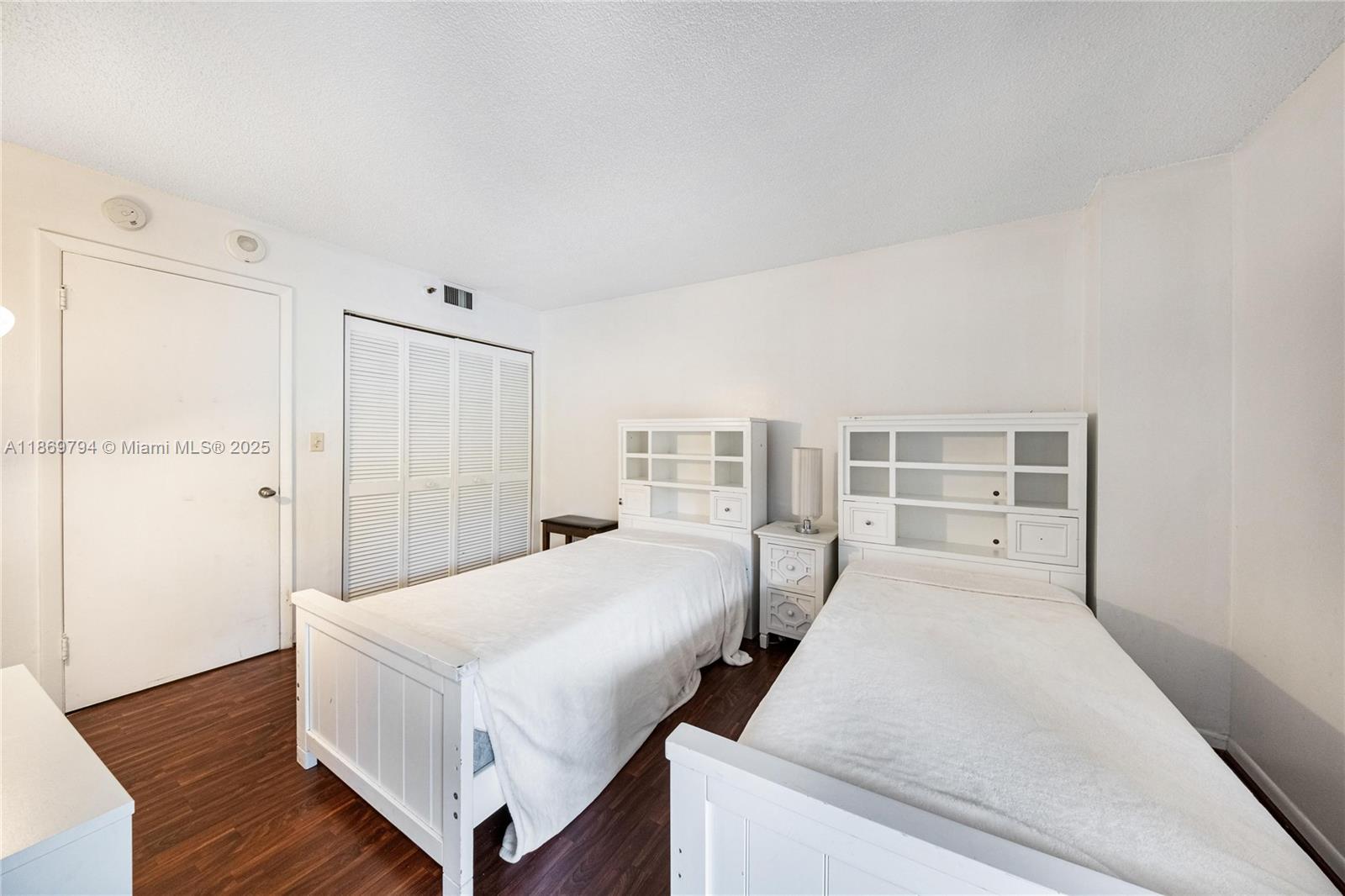 TOWERS OF QUAYSIDE CONDO - Residential