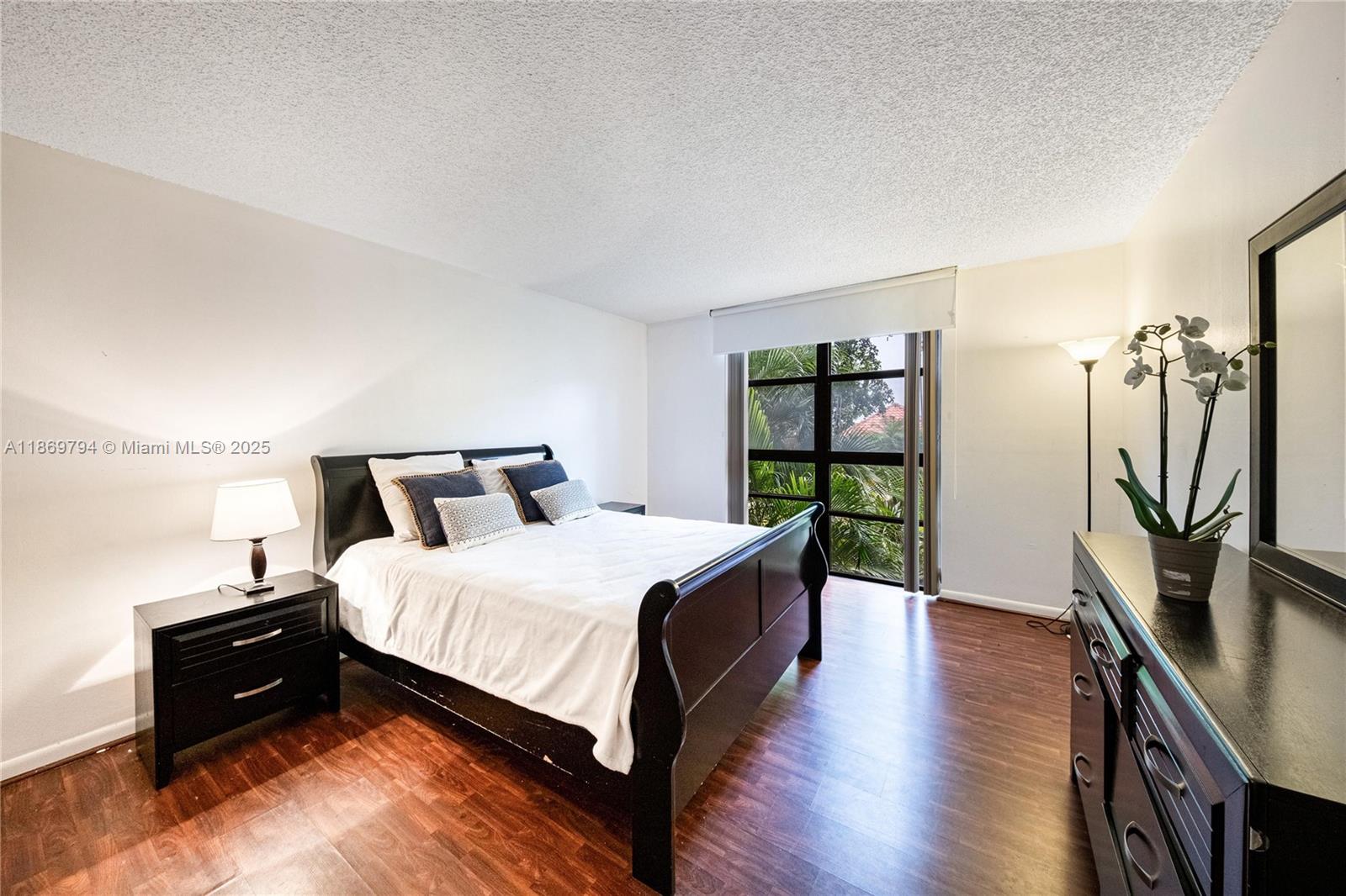 TOWERS OF QUAYSIDE CONDO - Residential