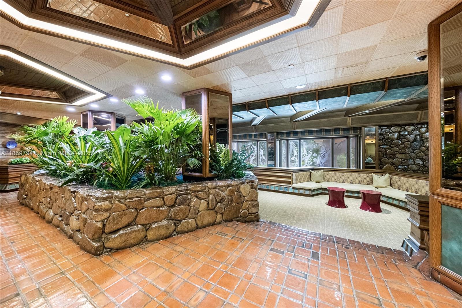 TOWERS OF QUAYSIDE CONDO - Residential