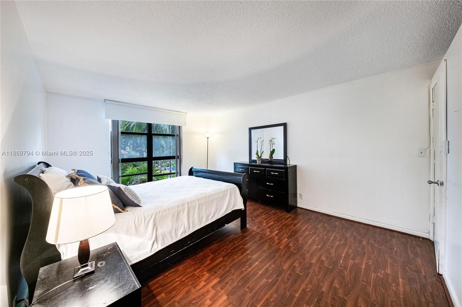 TOWERS OF QUAYSIDE CONDO - Residential