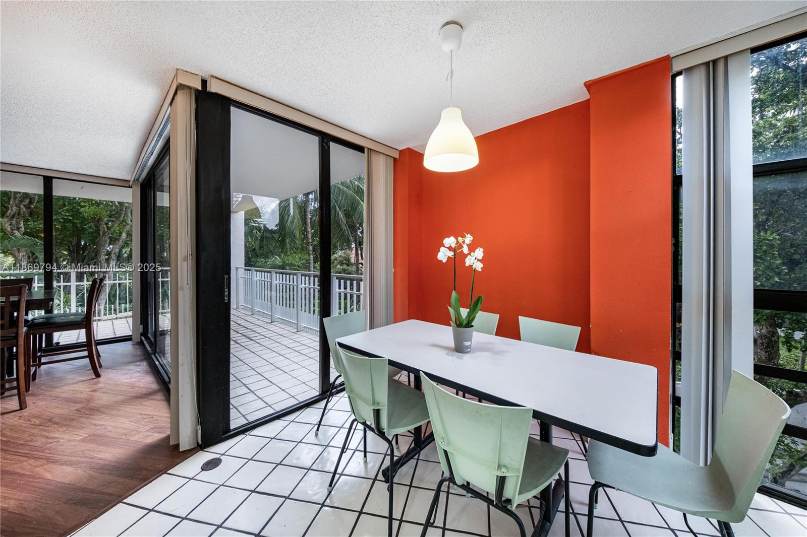 TOWERS OF QUAYSIDE CONDO - Residential