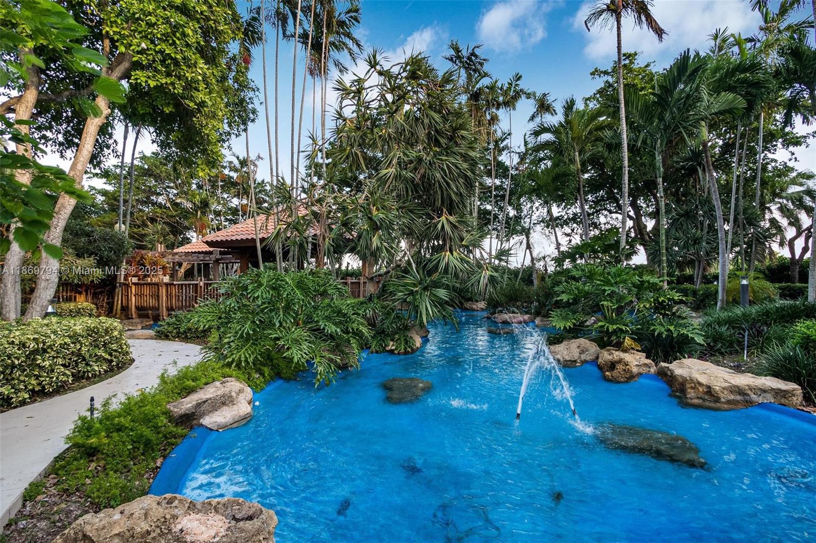 TOWERS OF QUAYSIDE CONDO - Residential