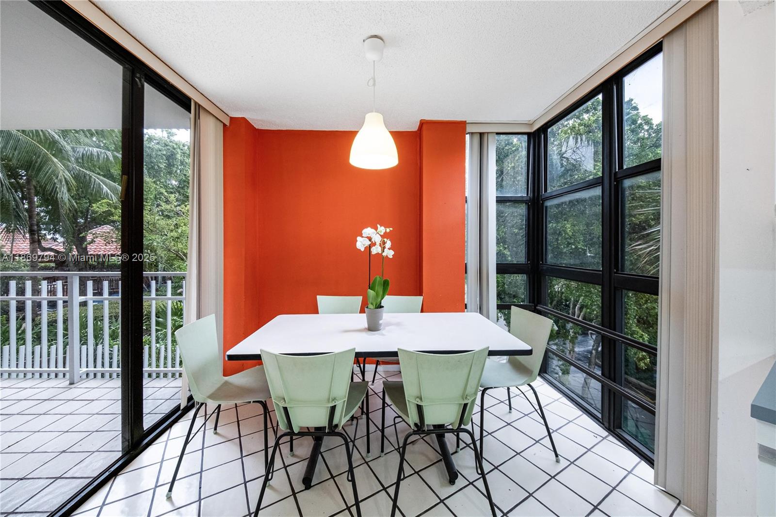 TOWERS OF QUAYSIDE CONDO - Residential