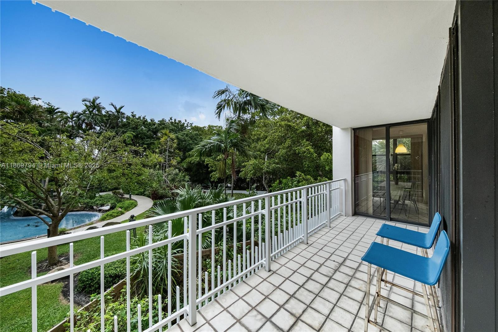 TOWERS OF QUAYSIDE CONDO - Residential