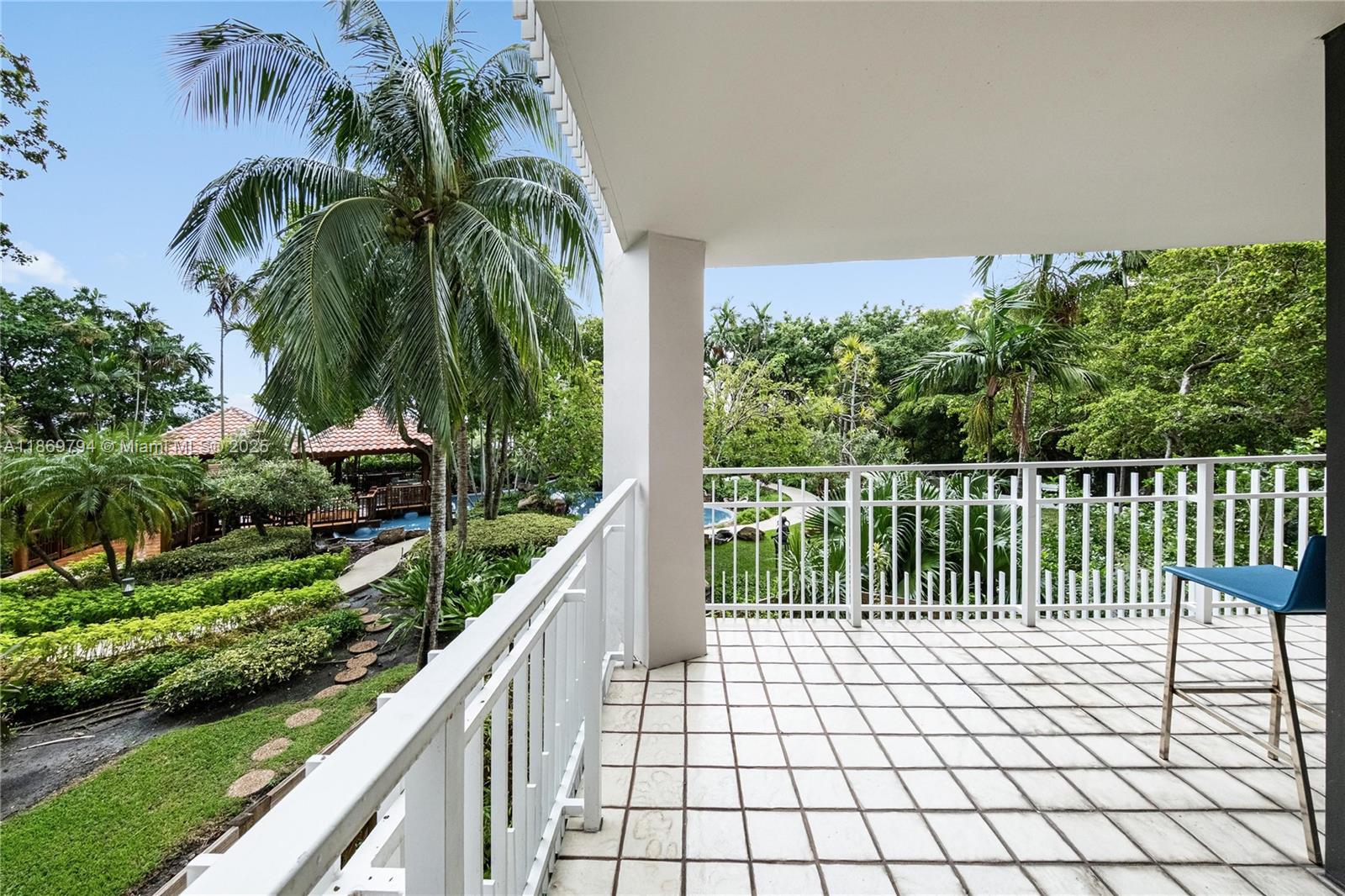 TOWERS OF QUAYSIDE CONDO - Residential