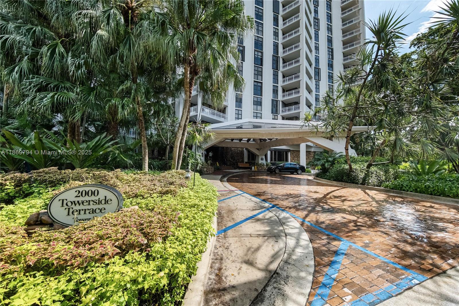 TOWERS OF QUAYSIDE CONDO - Residential