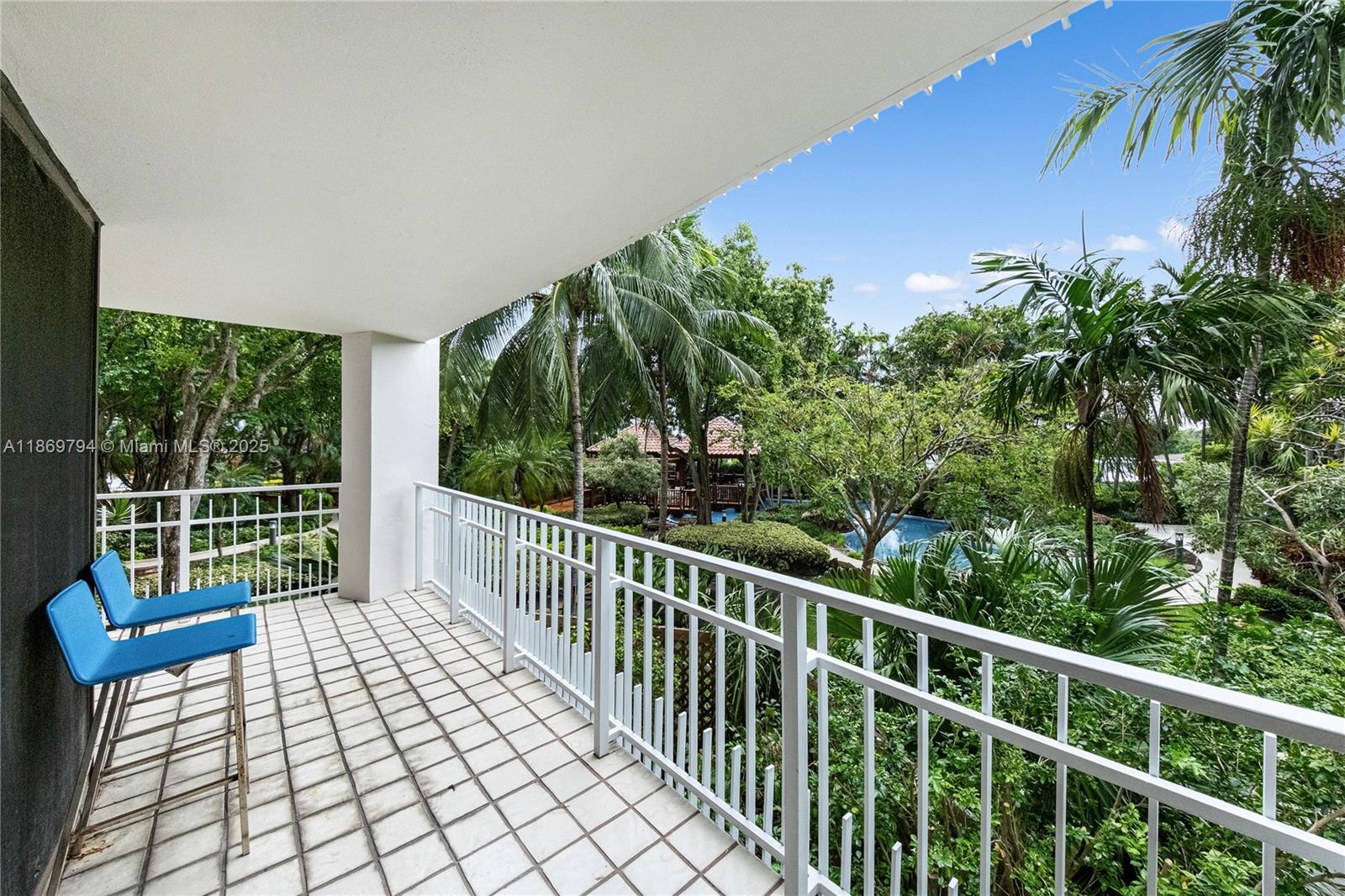 TOWERS OF QUAYSIDE CONDO - Residential