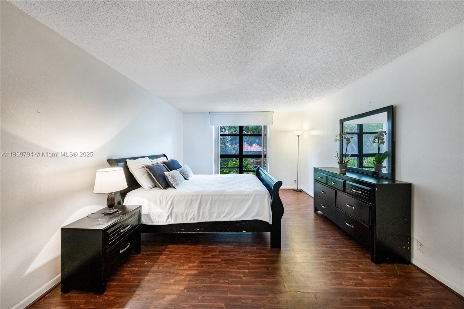 TOWERS OF QUAYSIDE CONDO - Residential