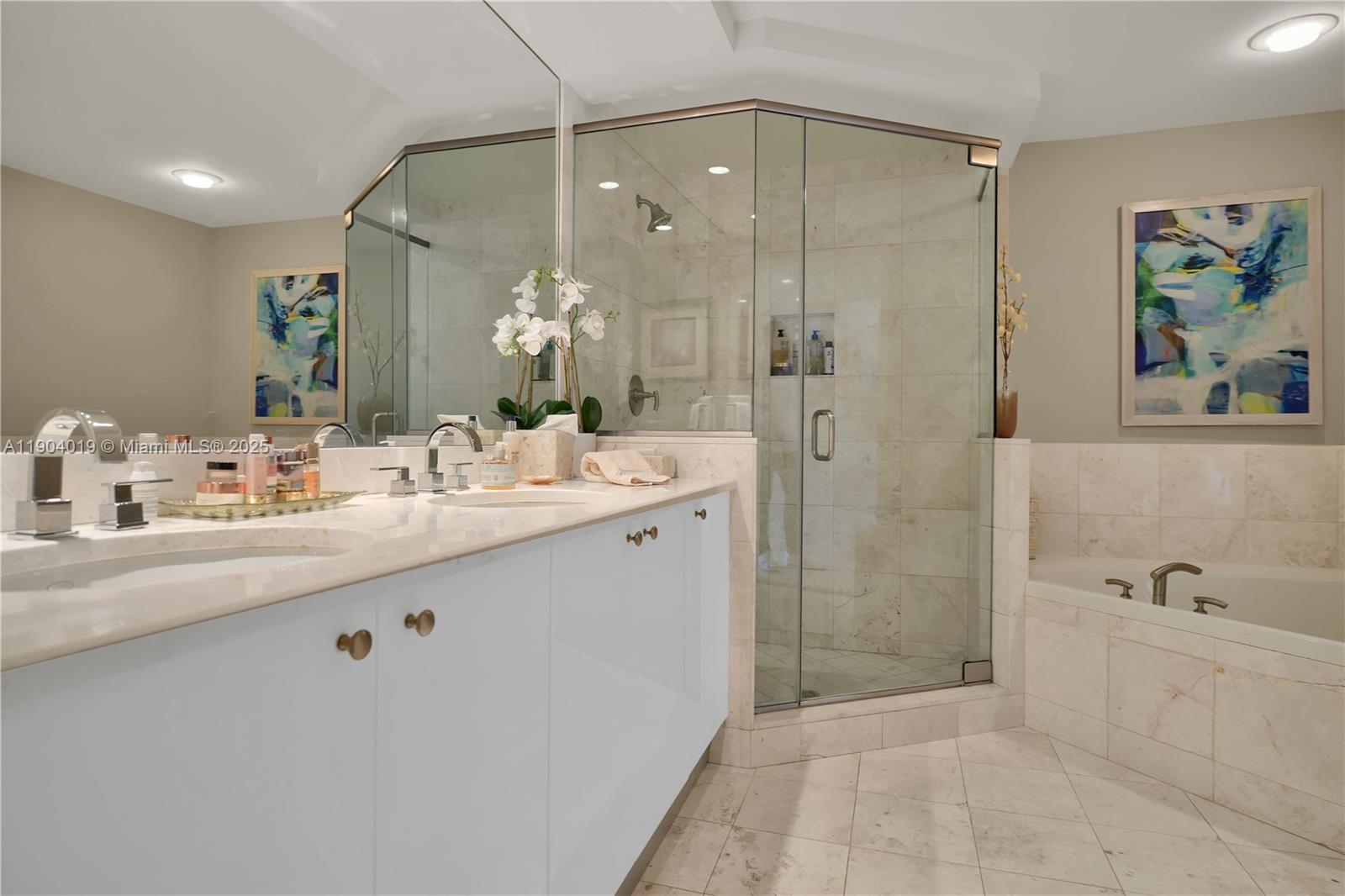 CARBONELL CONDO - Residential