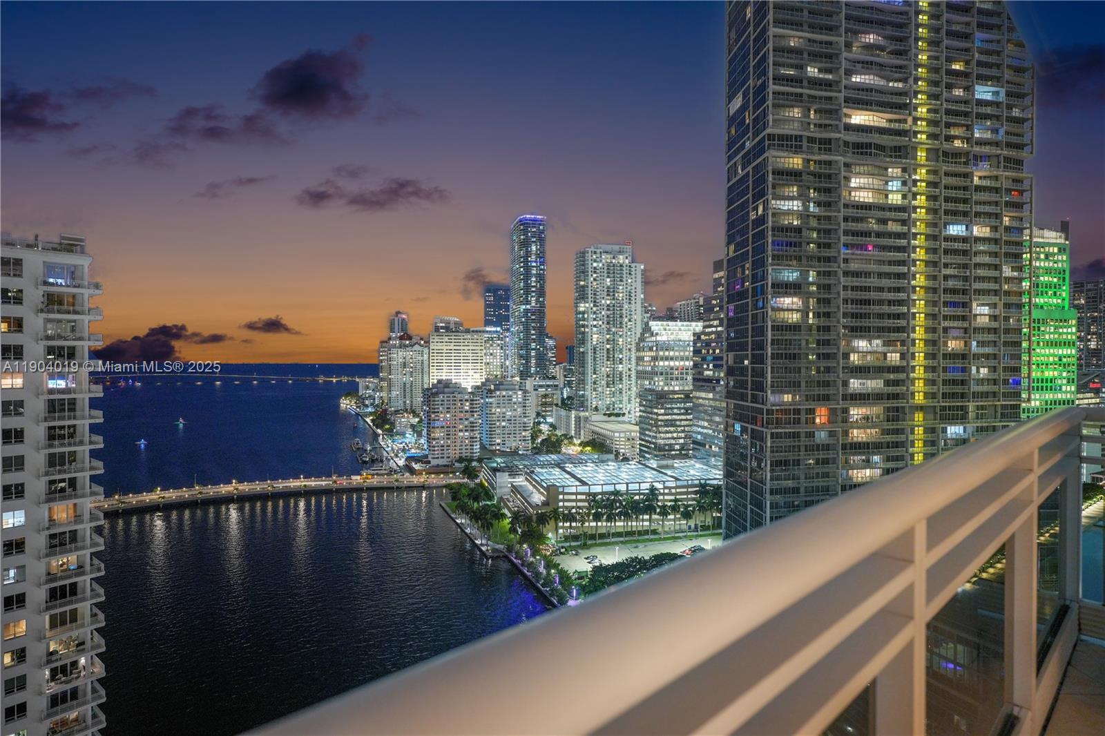 CARBONELL CONDO - Residential