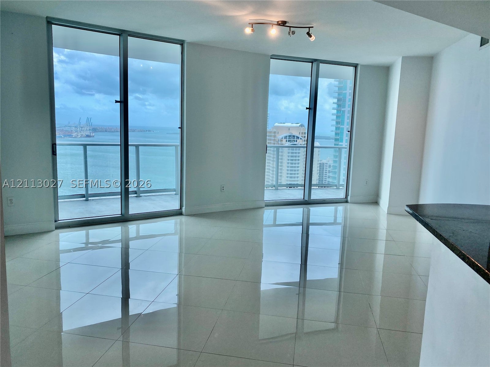 300 S Biscayne Blvd 2710