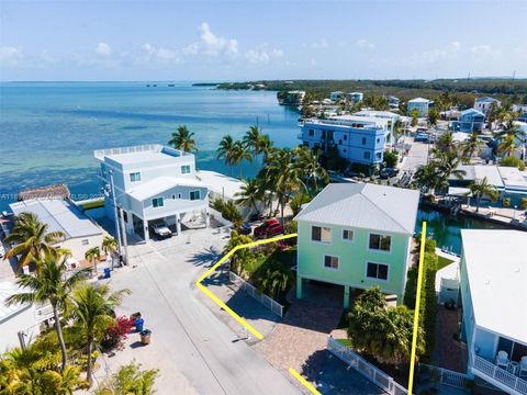 Photo of 140 Fairwich Ct, Tavernier, FL 33070 (MLS # A11897793) Photo of 140 Fairwich Ct, Tavernier, FL 33070 (MLS # A11897793)