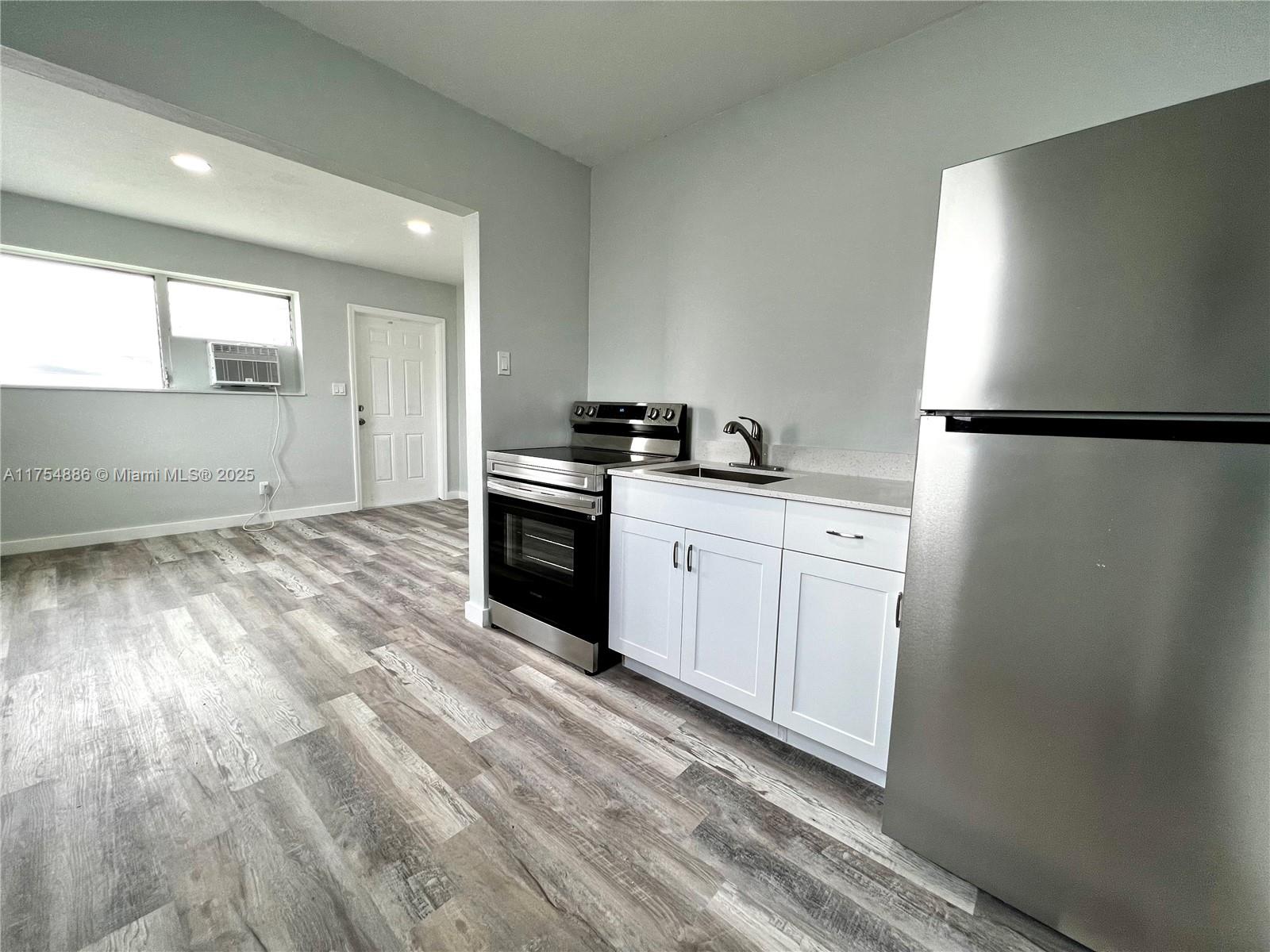 Rental Property at 805 Nw 7th Ave 2, Hallandale Beach, Broward County, Florida - Bedrooms: 2 
Bathrooms: 1  - $1,575 MO.