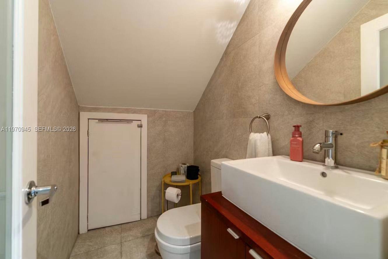 CASA 40 CONDO - Residential Lease