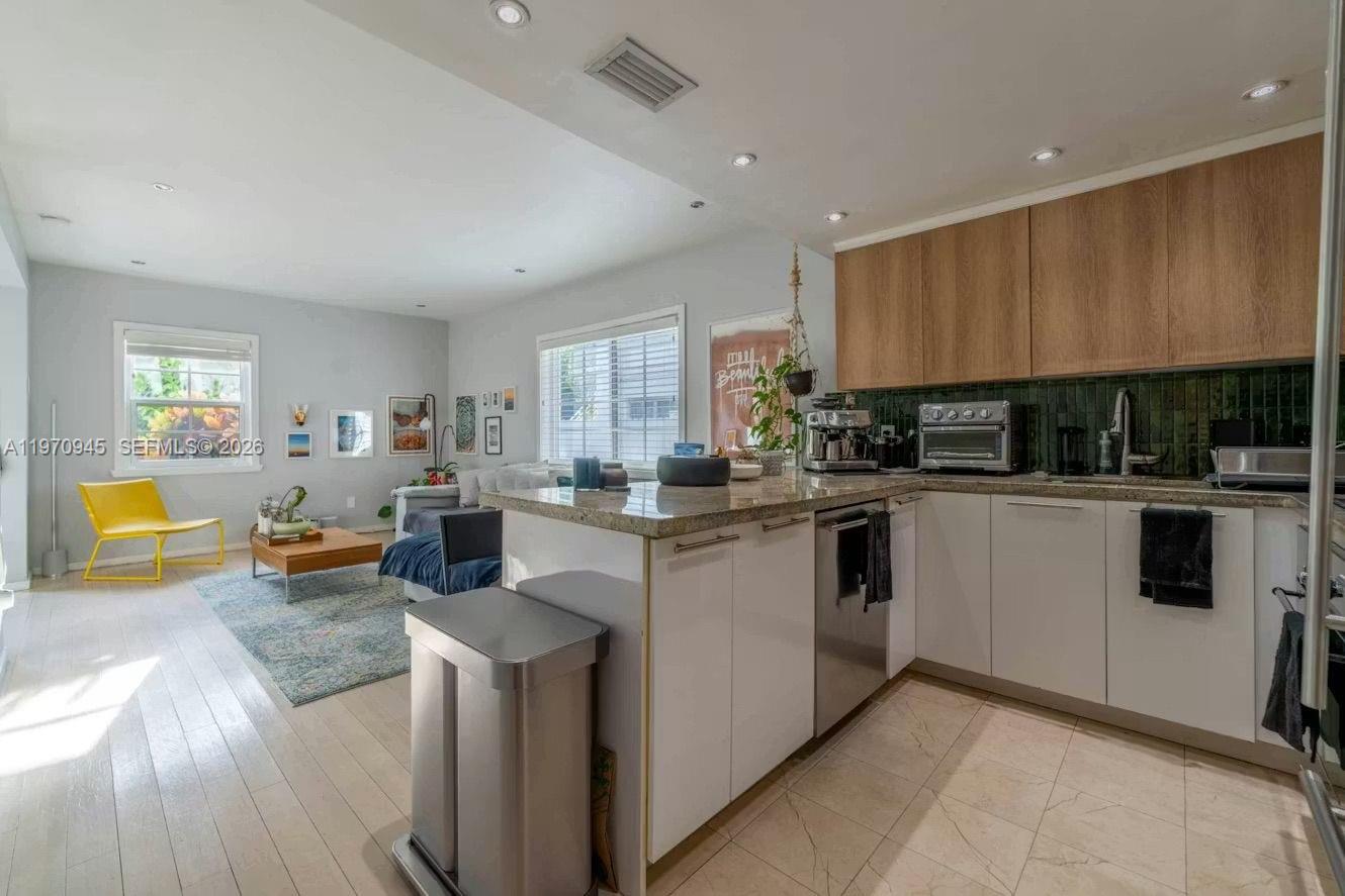 CASA 40 CONDO - Residential Lease