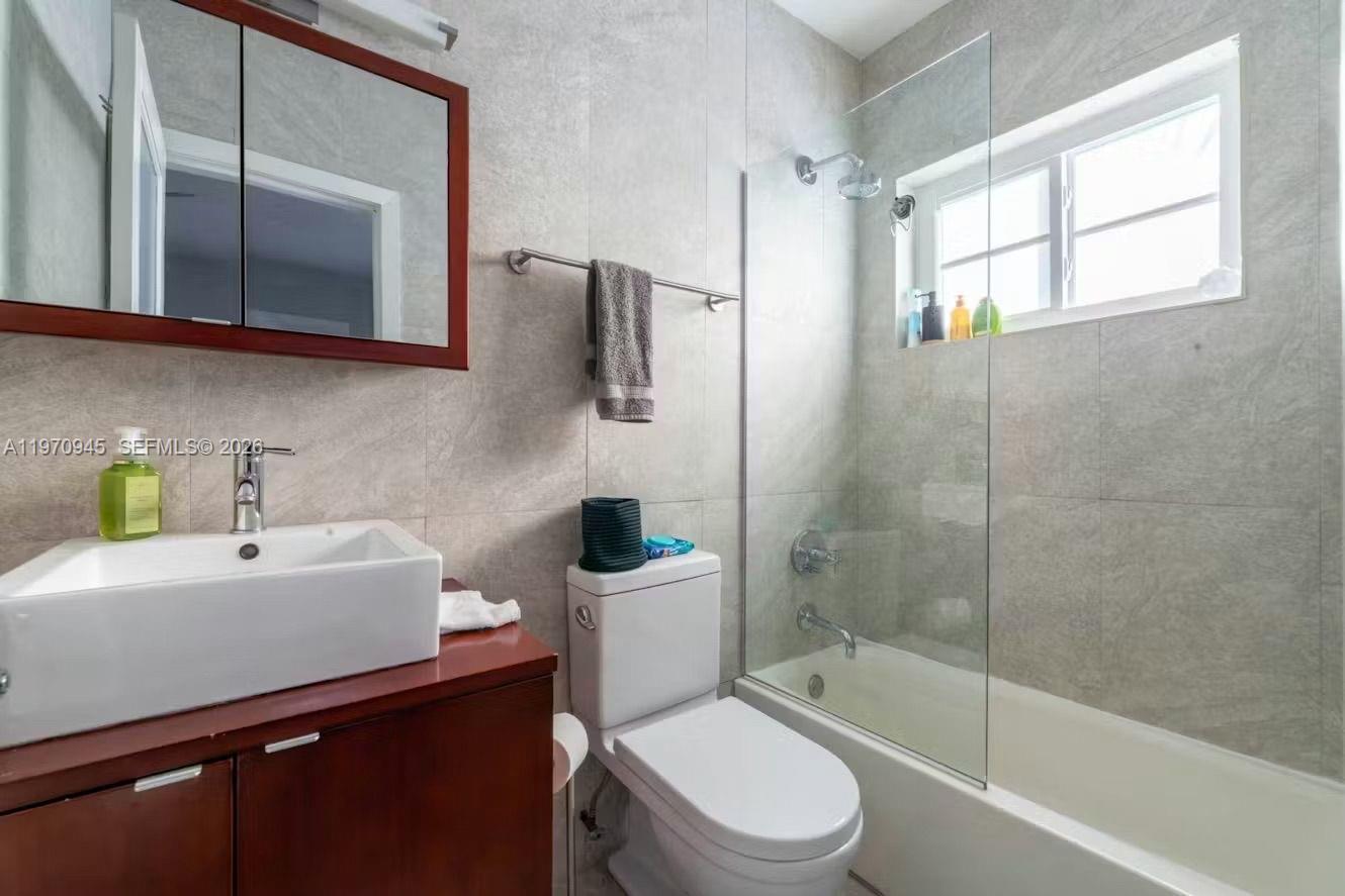 CASA 40 CONDO - Residential Lease