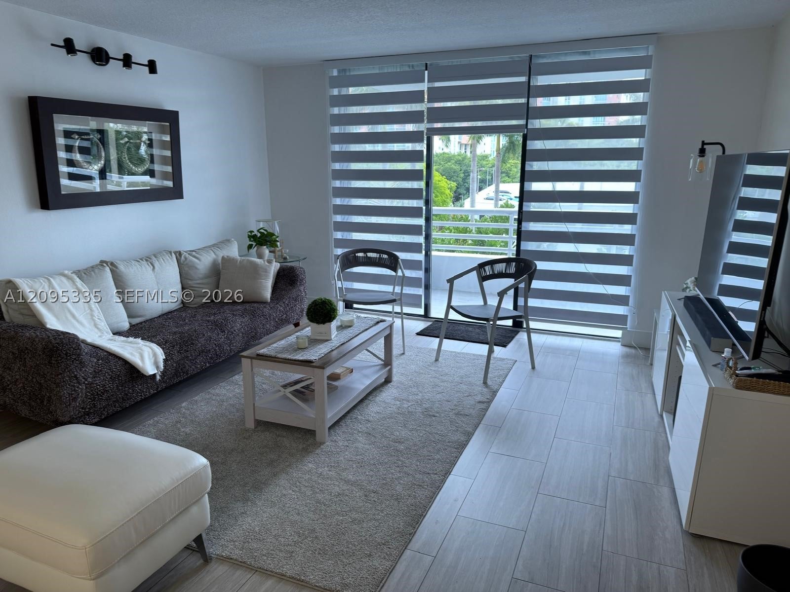 3300 NE 192nd St 414, Aventura, FL, 33180/$430,000 4 3300 NE 192nd St 414