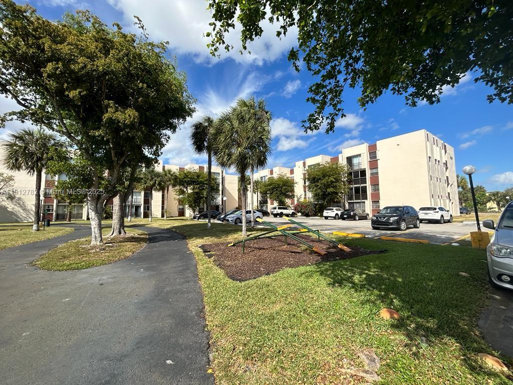 VERSAILLE GARDENS I CONDO - Residential Lease