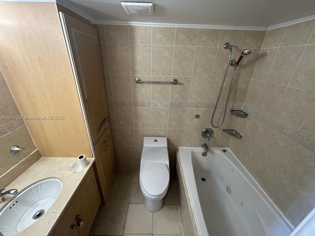 VERSAILLE GARDENS I CONDO - Residential Lease