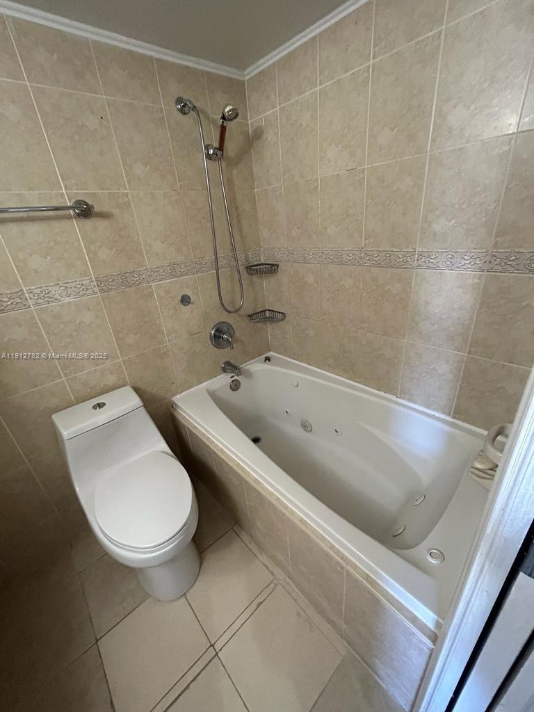 VERSAILLE GARDENS I CONDO - Residential Lease