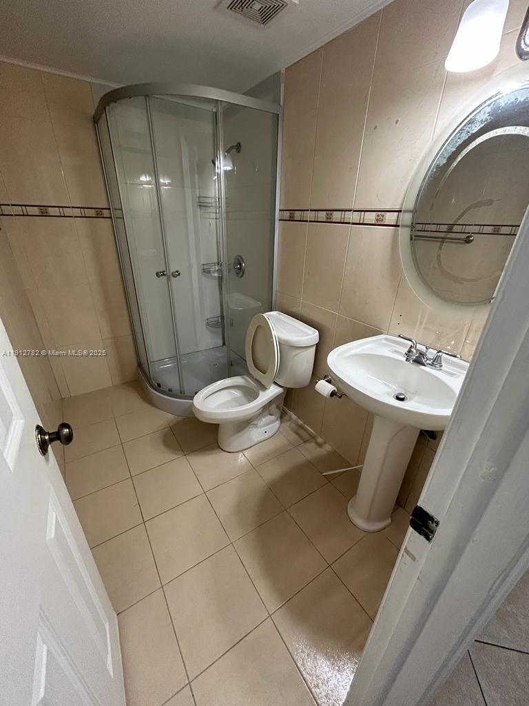 VERSAILLE GARDENS I CONDO - Residential Lease