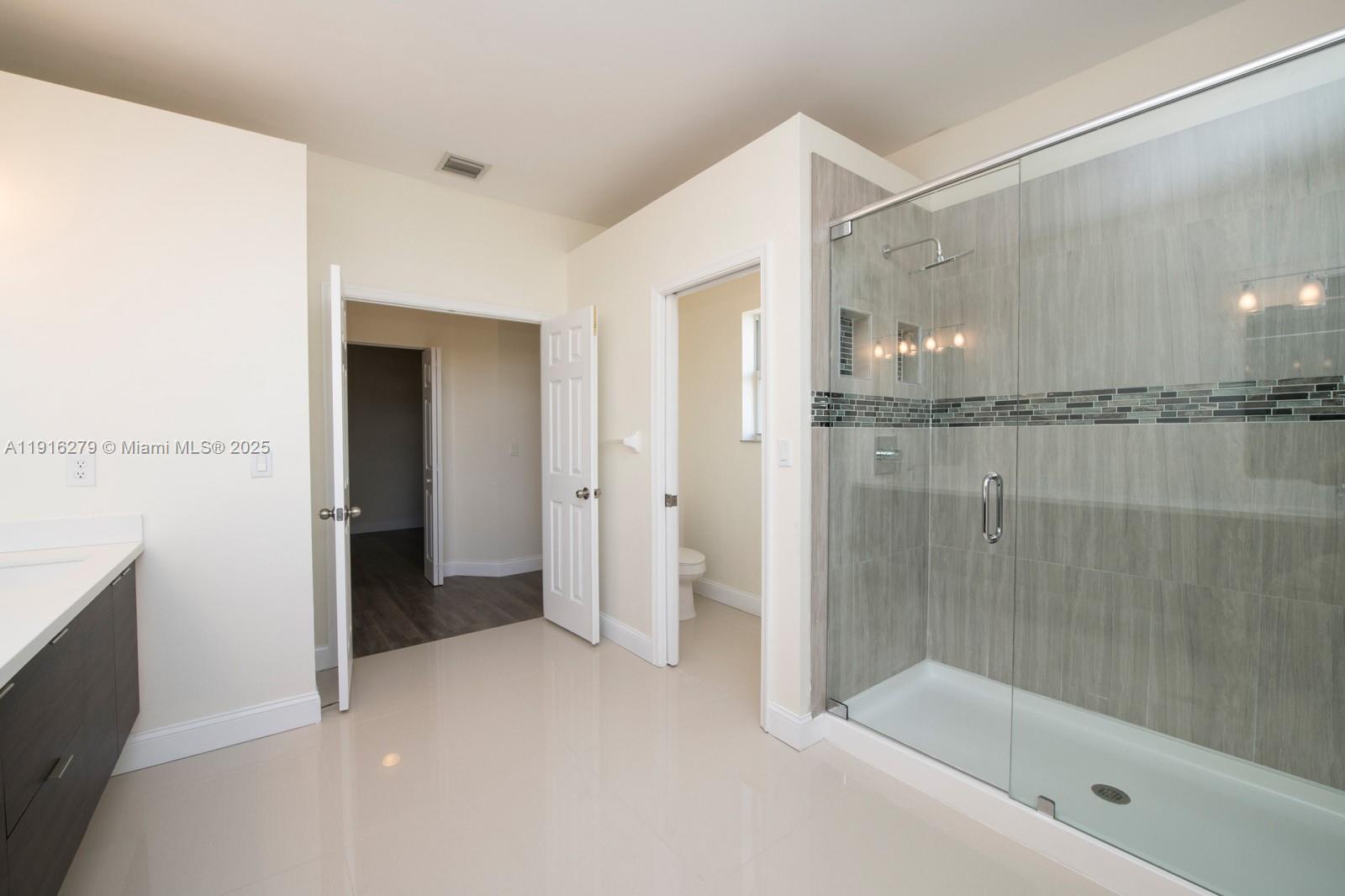 RIVIERA ISLES II - Residential Lease