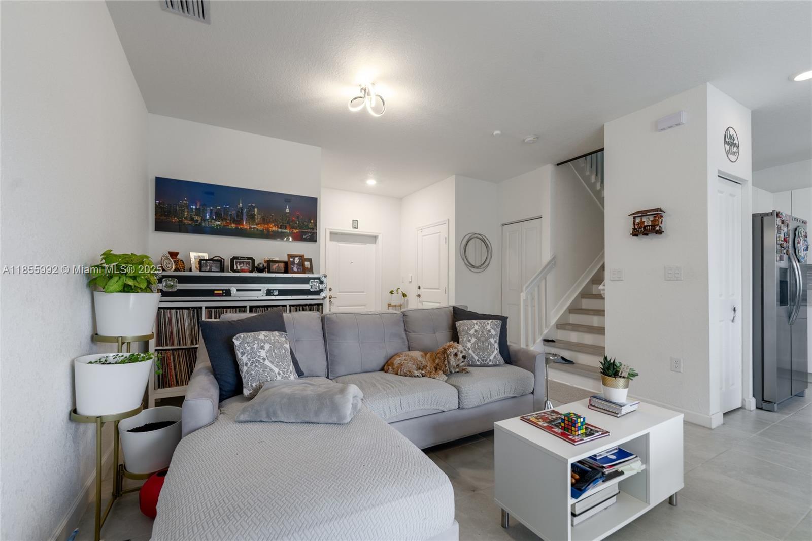 VISTA LAGO - Residential