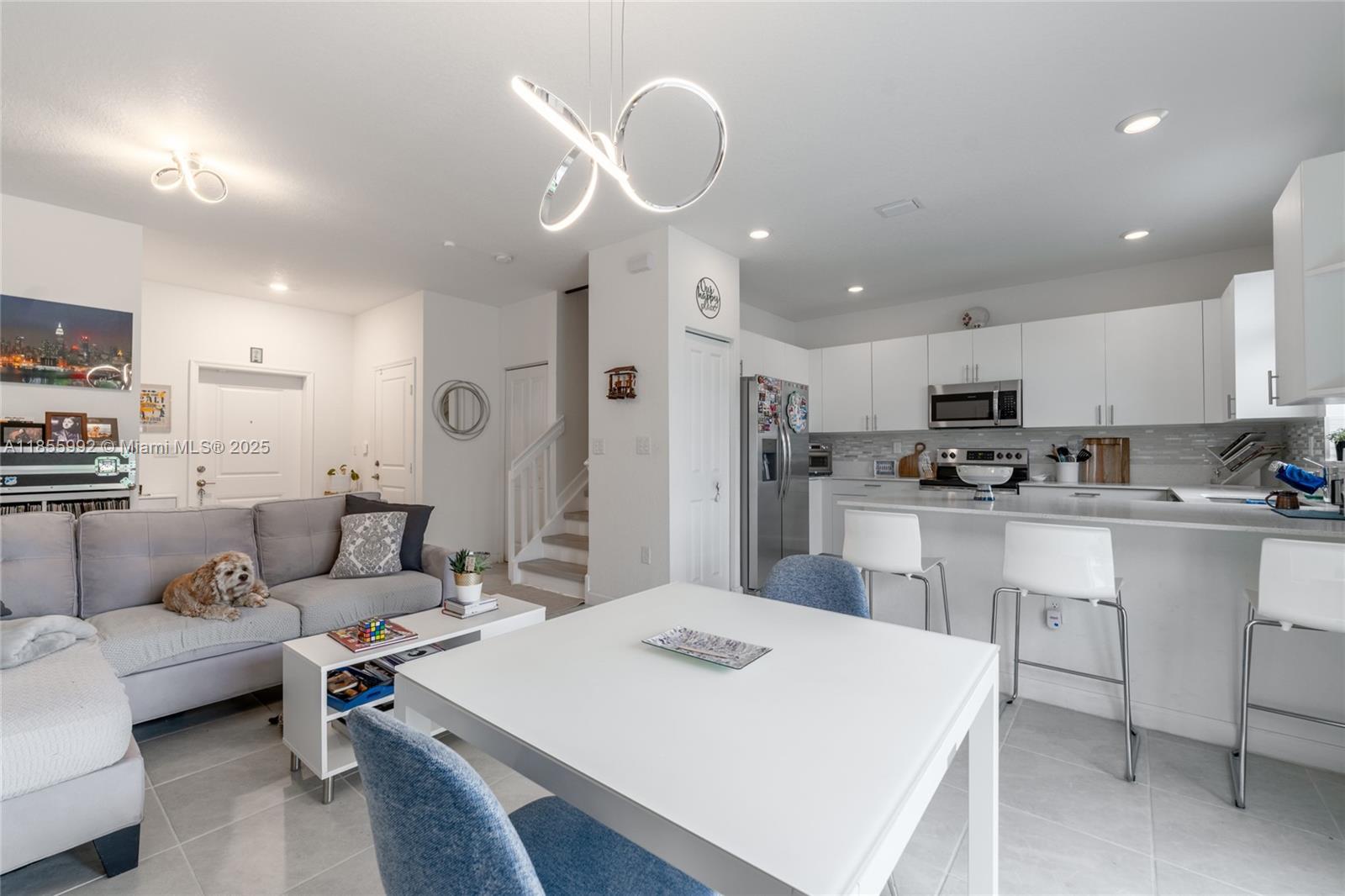 VISTA LAGO - Residential