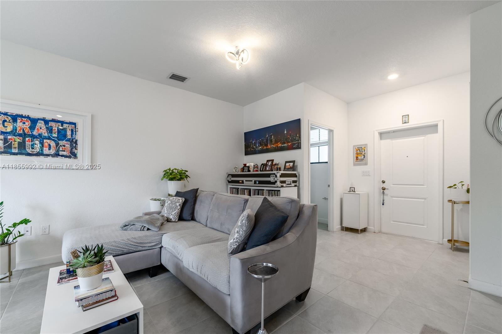 VISTA LAGO - Residential