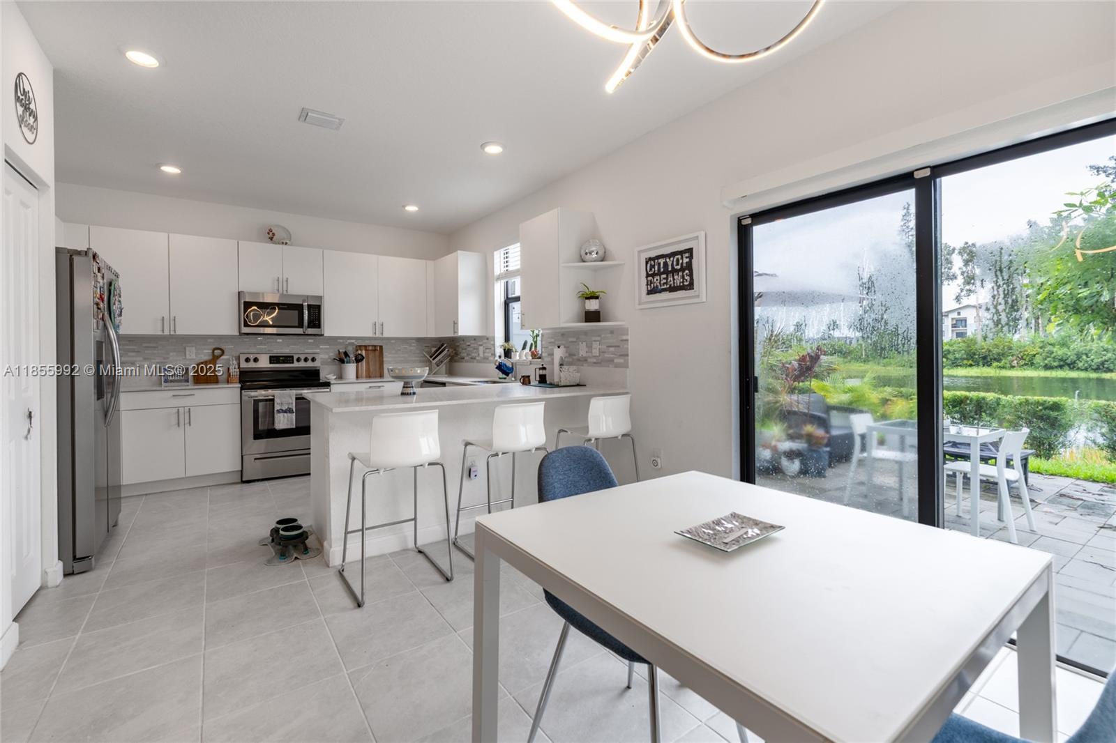 VISTA LAGO - Residential