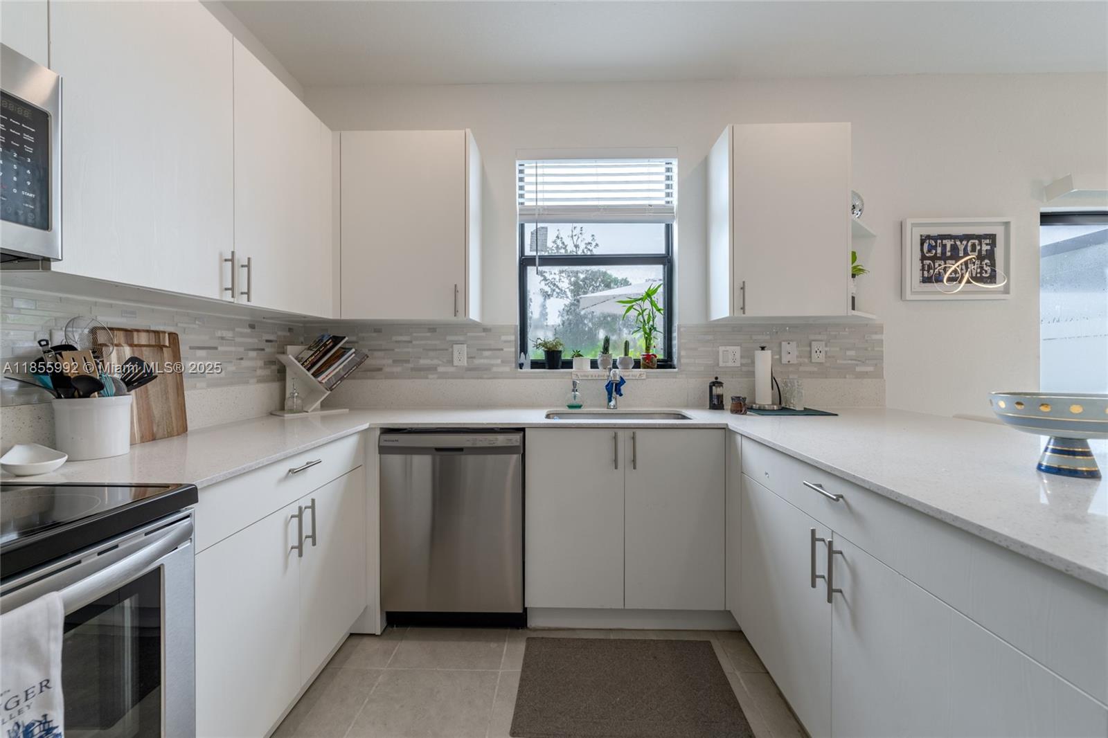 VISTA LAGO - Residential