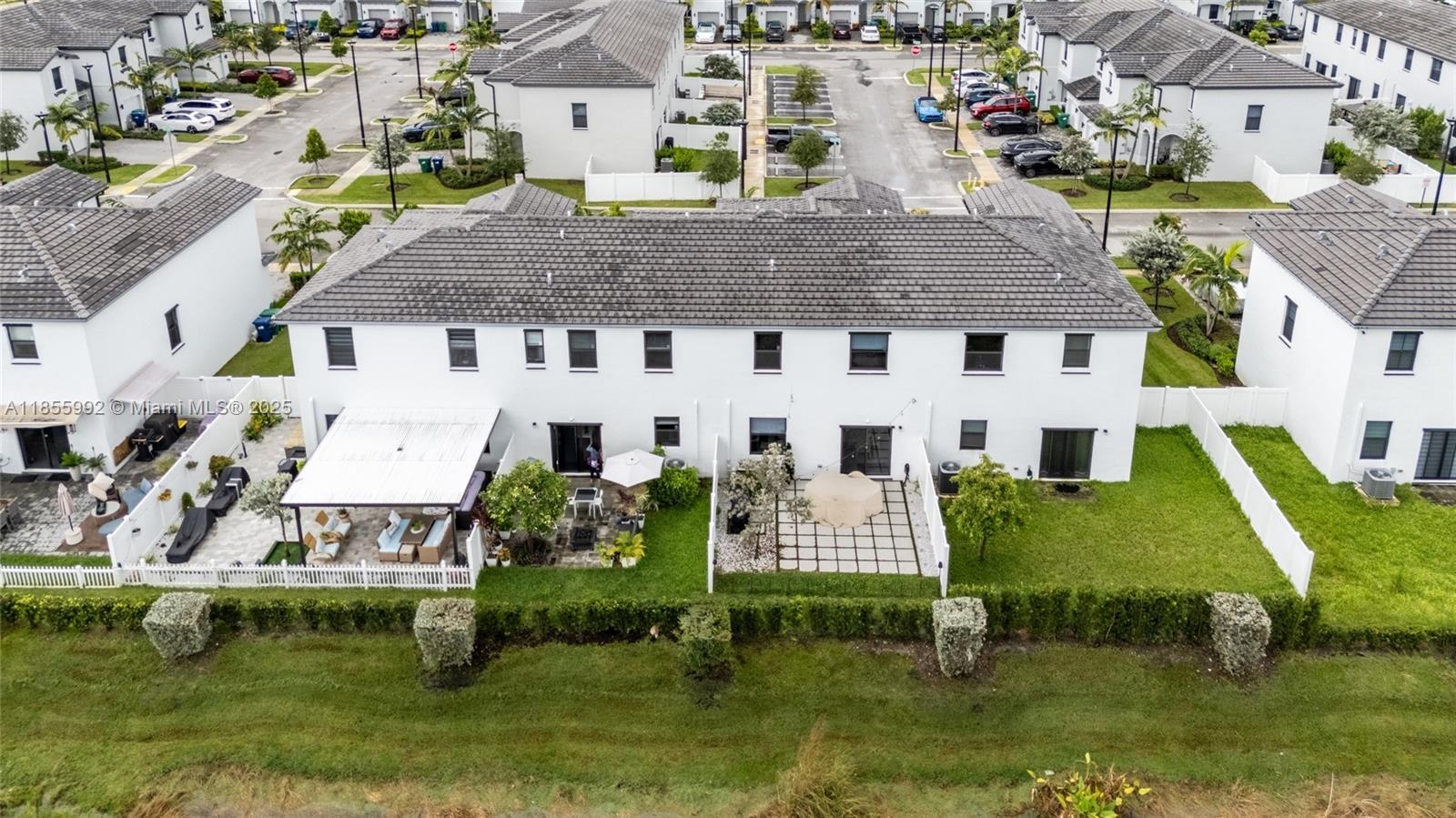 VISTA LAGO - Residential