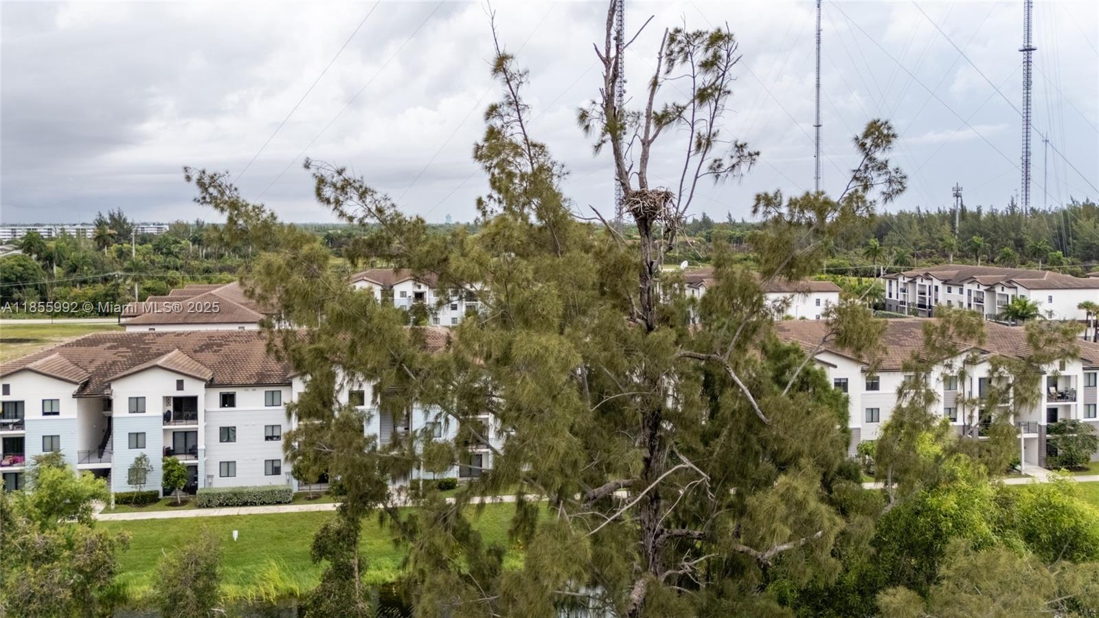 VISTA LAGO - Residential