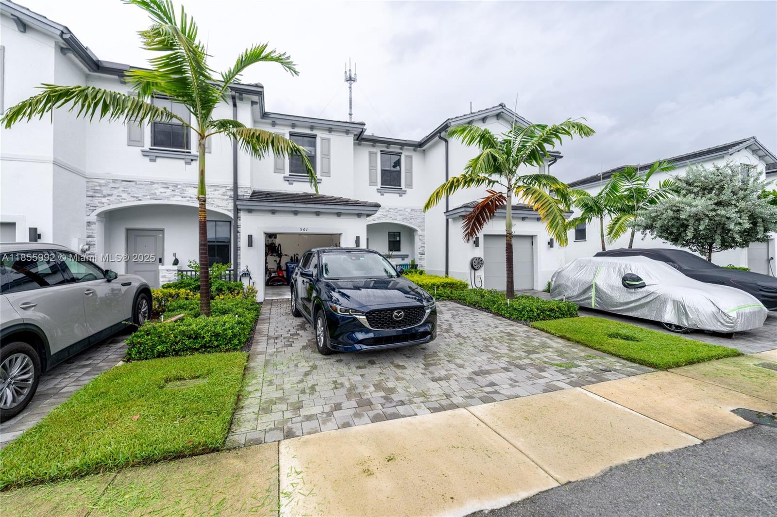 VISTA LAGO - Residential