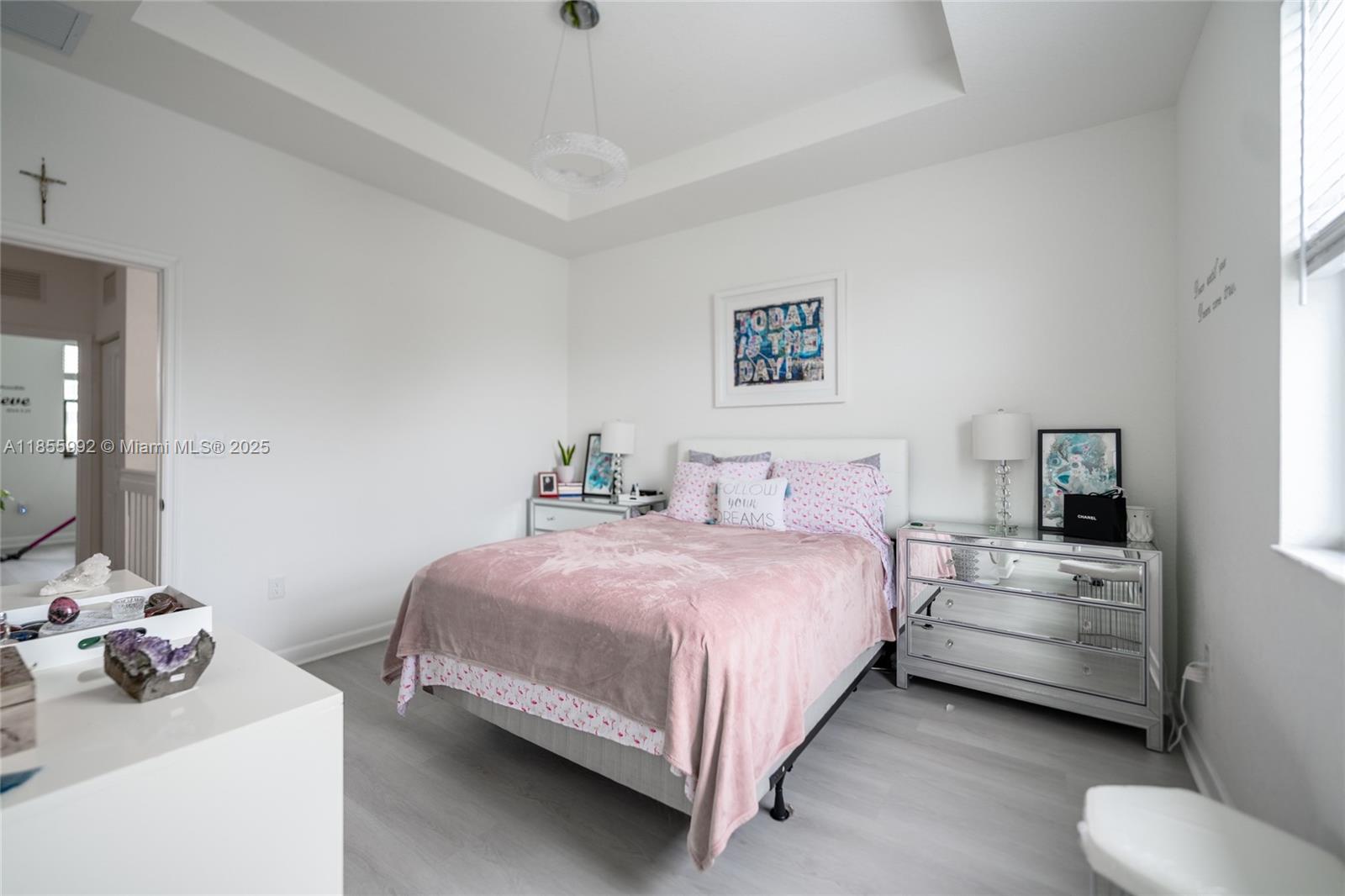 VISTA LAGO - Residential