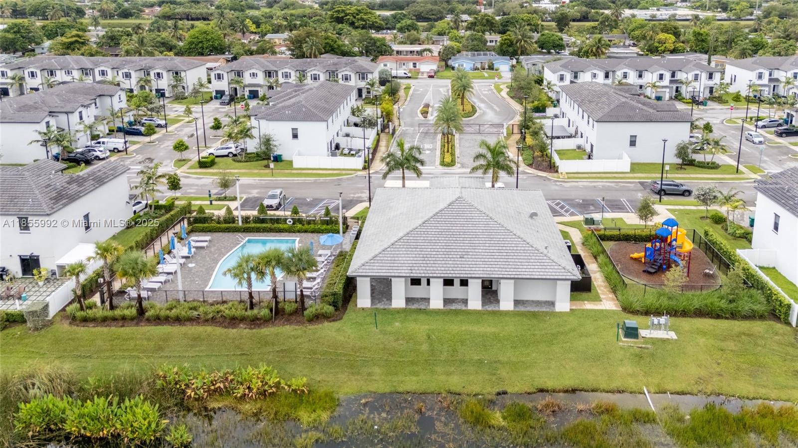 VISTA LAGO - Residential