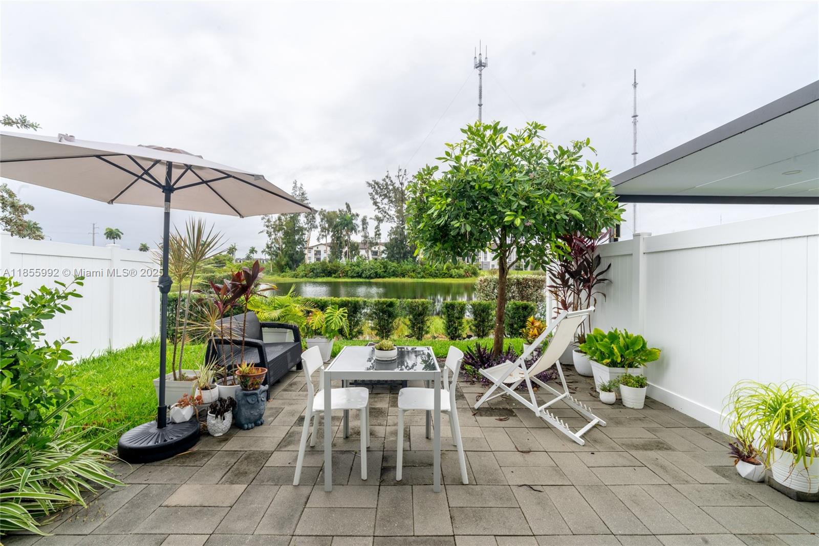 VISTA LAGO - Residential