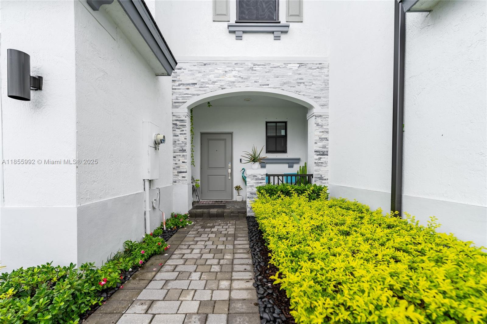 VISTA LAGO - Residential