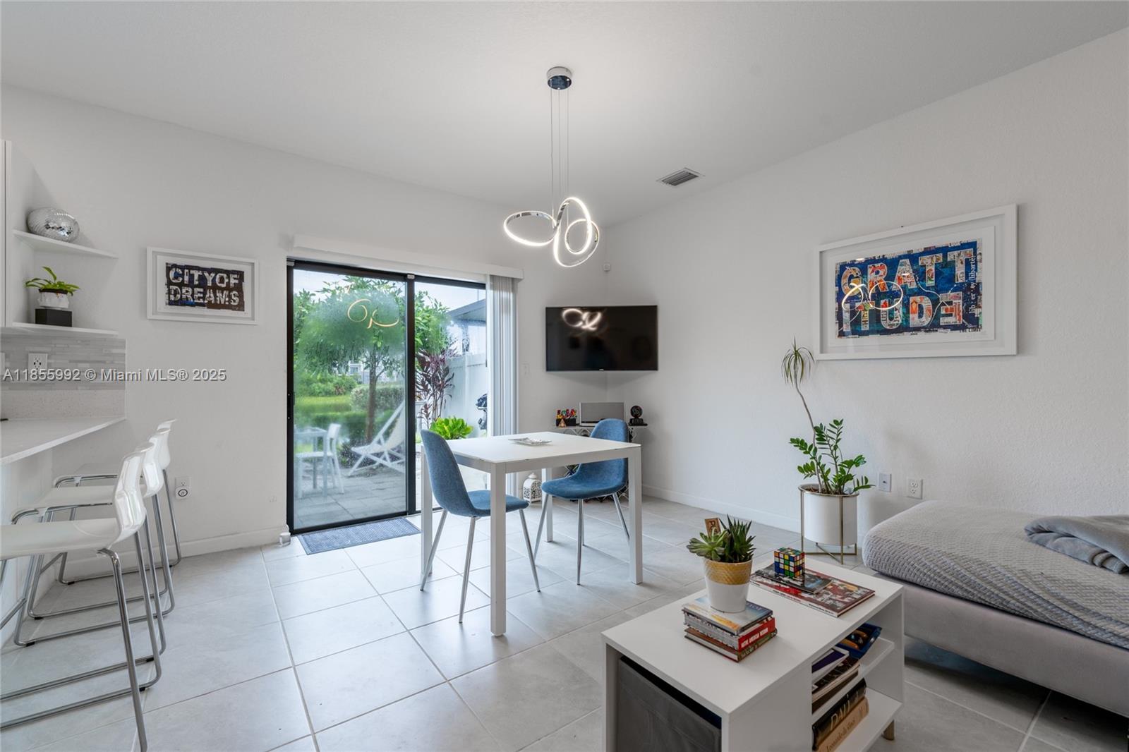 VISTA LAGO - Residential