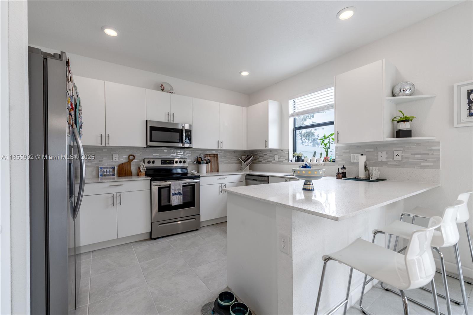 VISTA LAGO - Residential