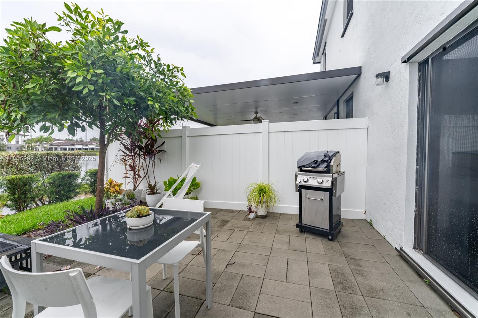 VISTA LAGO - Residential