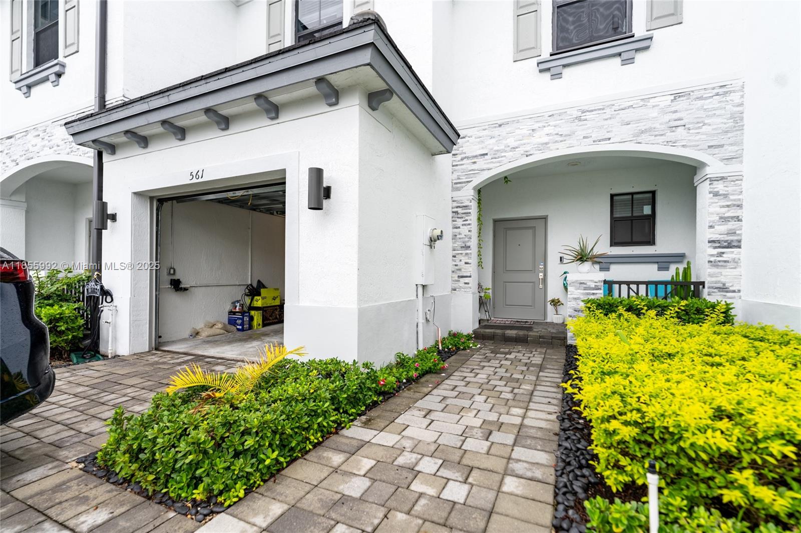 VISTA LAGO - Residential