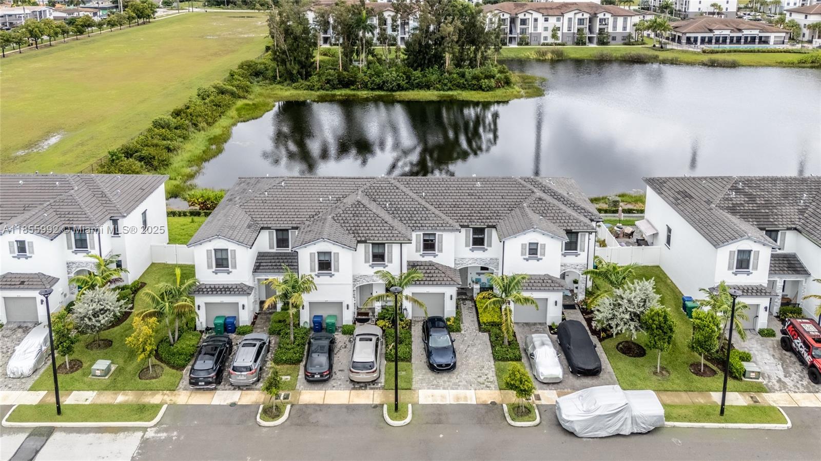 VISTA LAGO - Residential