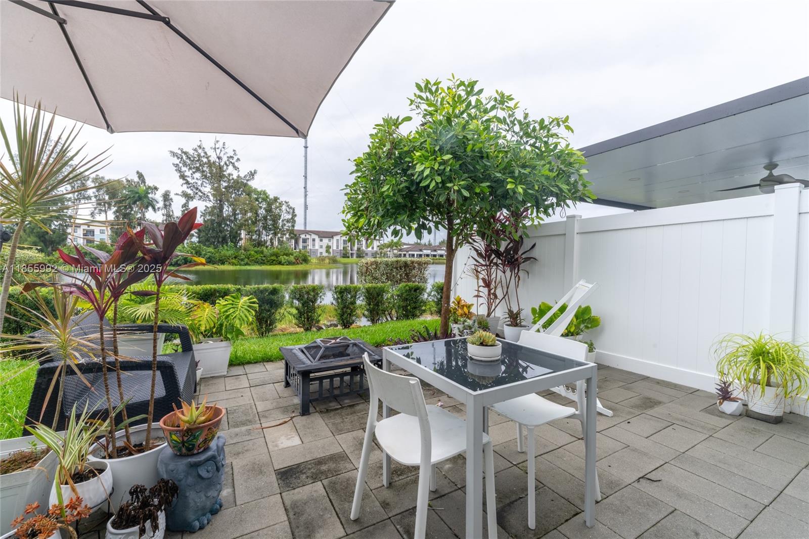 VISTA LAGO - Residential