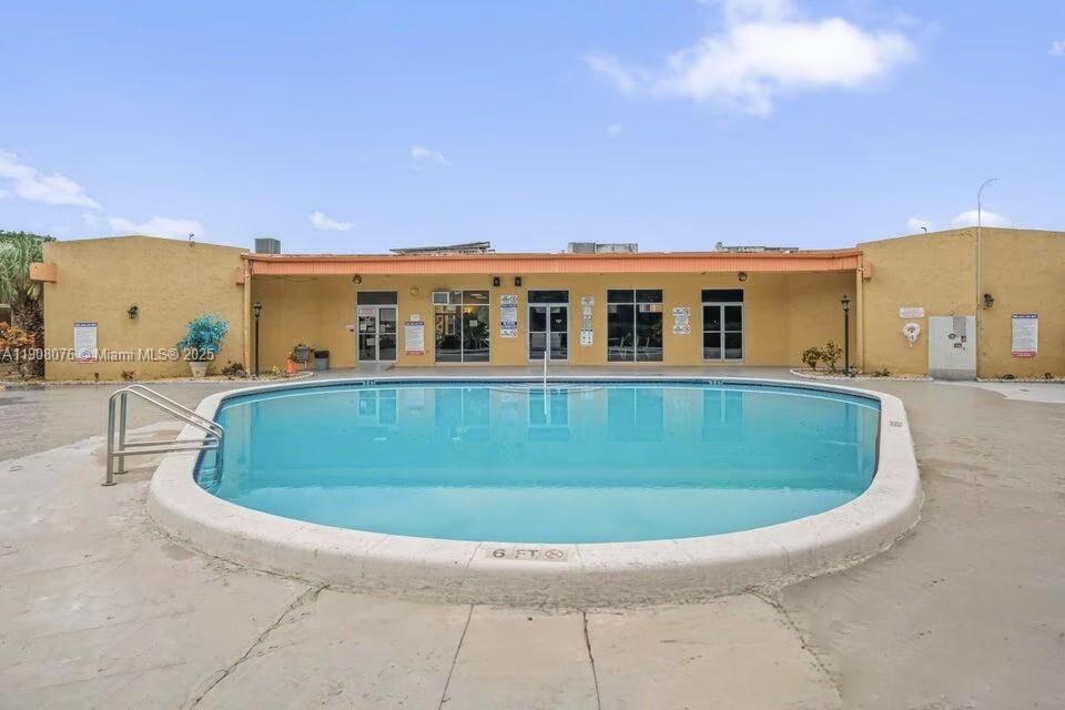 HERITAGE CIRCLE CONDO - Residential